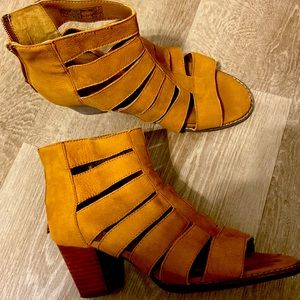 VIONIC soft suede Harlow heeled sandals